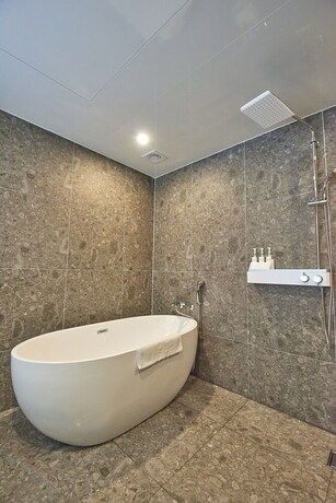 Imagen de la habitación del Hotel Bonathree. Foto 31