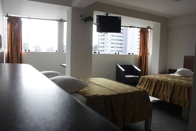 Imagen general del Hotel Bond. Foto 1