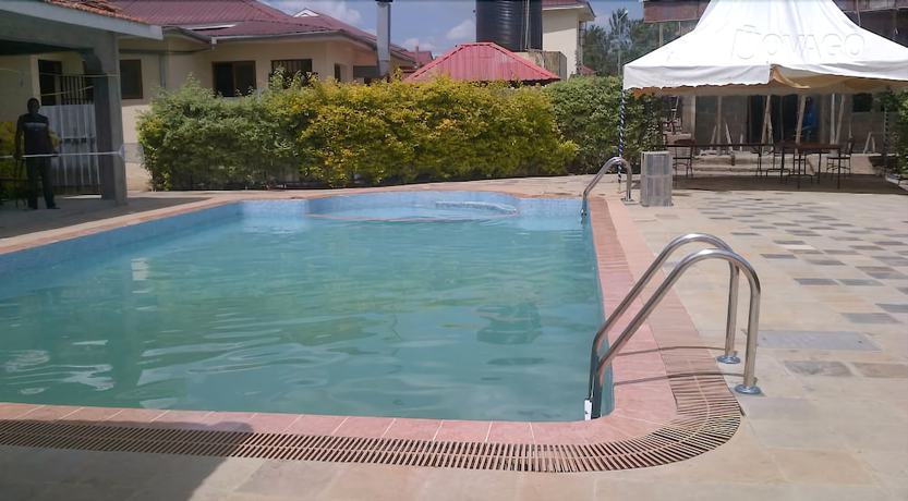 Imagen de la piscina del Hotel Bondo Pride. Foto 20