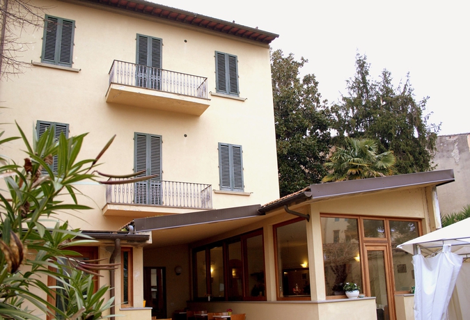 Imagen de los exteriores del Hotel Bonifacio. Foto 5