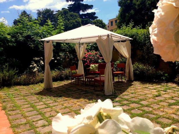 Imagen de los exteriores del Hotel Bonifacio. Foto 7