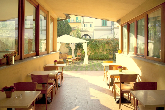 Imagen de los exteriores del Hotel Bonifacio. Foto 9