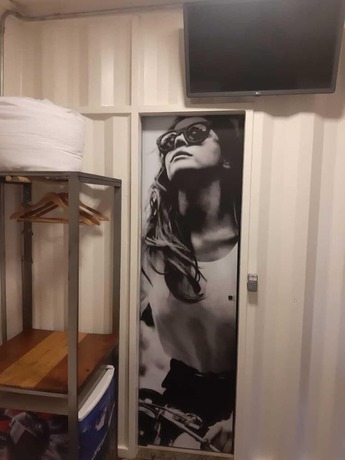 Imagen de la habitación del Hotel Bonito MotoBox. Foto 17