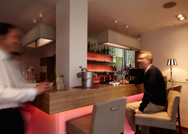 Imagen del bar/restaurante del Hotel Bonjour, Bad Soden am Taunus. Foto 3
