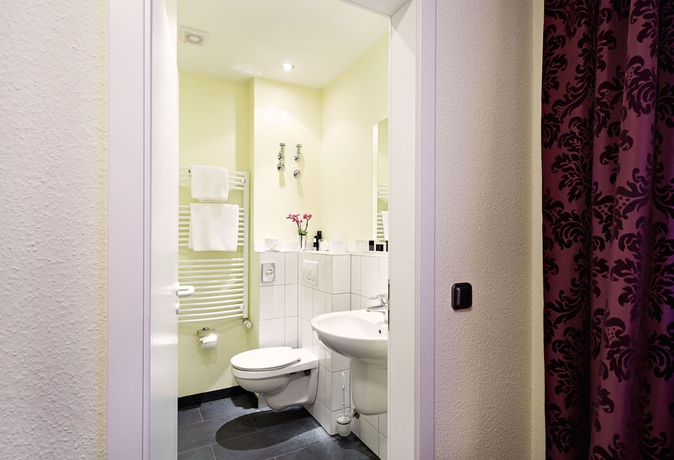 Imagen de la habitación del Hotel Bonjour. Foto 7