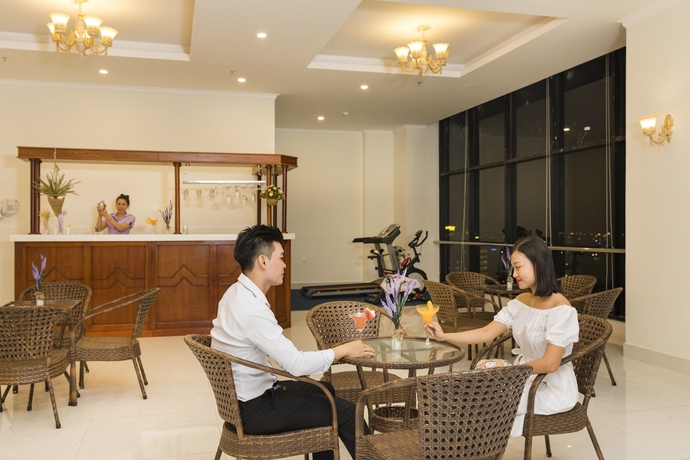 Imagen de la piscina del Hotel Bonjour Nha Trang. Foto 17