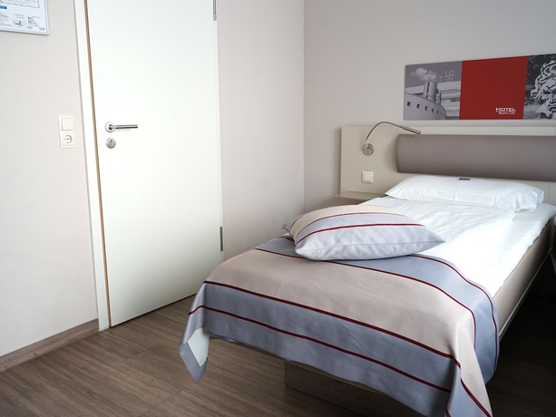 Imagen de la habitación del Hotel Bonn City. Foto 15
