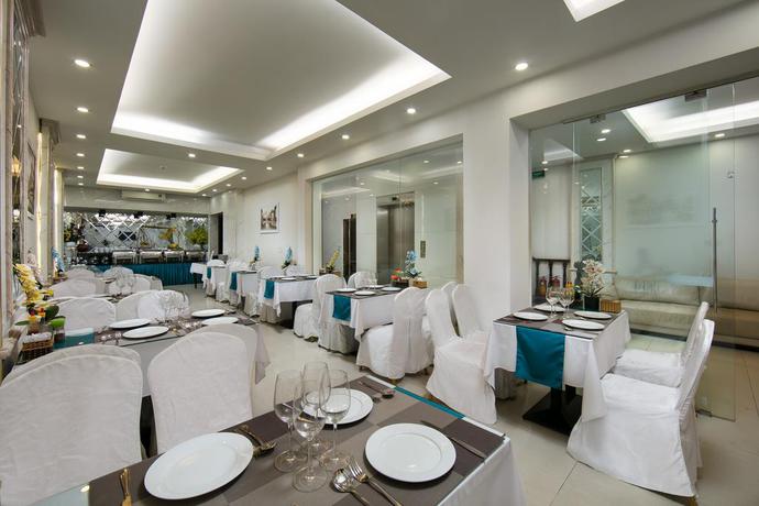 Imagen del bar/restaurante del Hotel Bonne Nuit. Foto 2