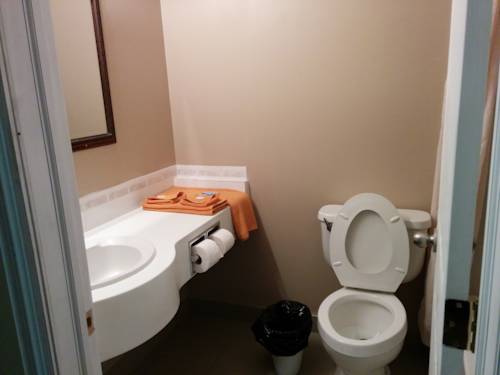 Imagen de la habitación del Hotel Bonnyville. Foto 12