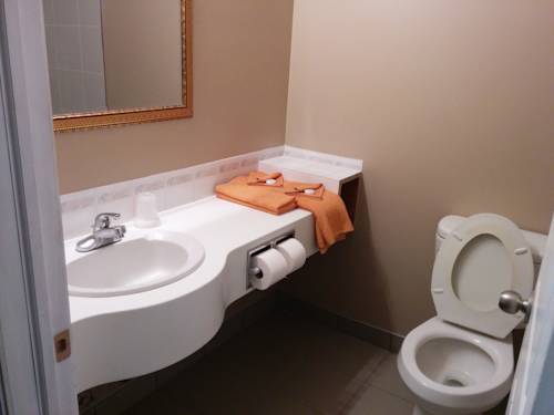 Imagen de la habitación del Hotel Bonnyville. Foto 13