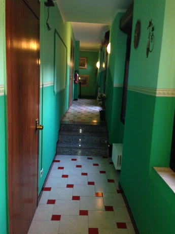 Imagen de los interiores del Hotel Bonola. Foto 13