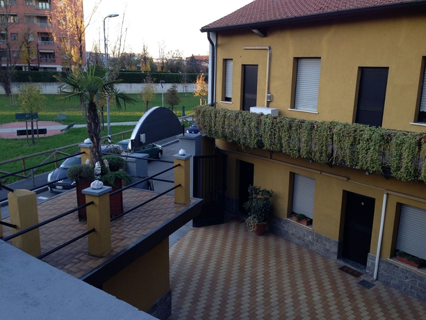 Imagen de los exteriores del Hotel Bonola. Foto 9