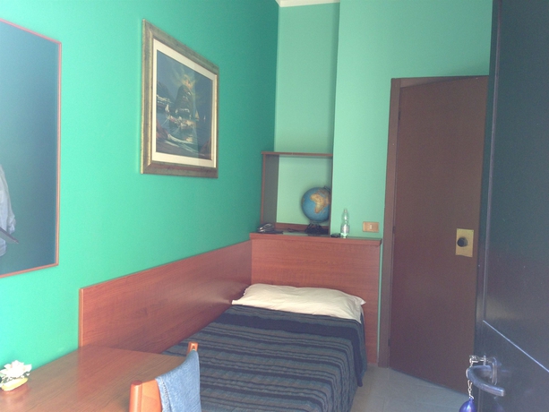 Imagen de la habitación del Hotel Bonola. Foto 8
