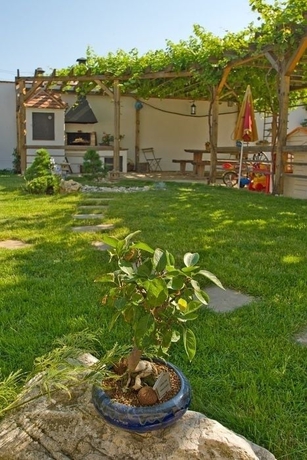 Imagen de los exteriores del Hotel Bonsai Mikulov. Foto 18