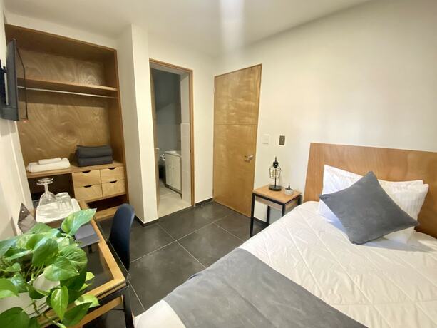Imagen de la habitación del Hotel Bonsai Second Home. Foto 12