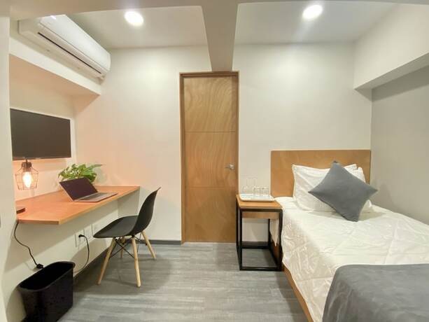 Imagen de la habitación del Hotel Bonsai Second Home. Foto 15