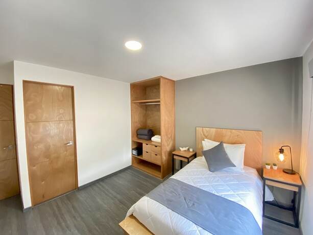 Imagen de la habitación del Hotel Bonsai Second Home. Foto 16