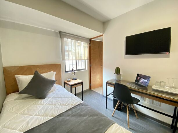 Imagen de la habitación del Hotel Bonsai Second Home. Foto 18