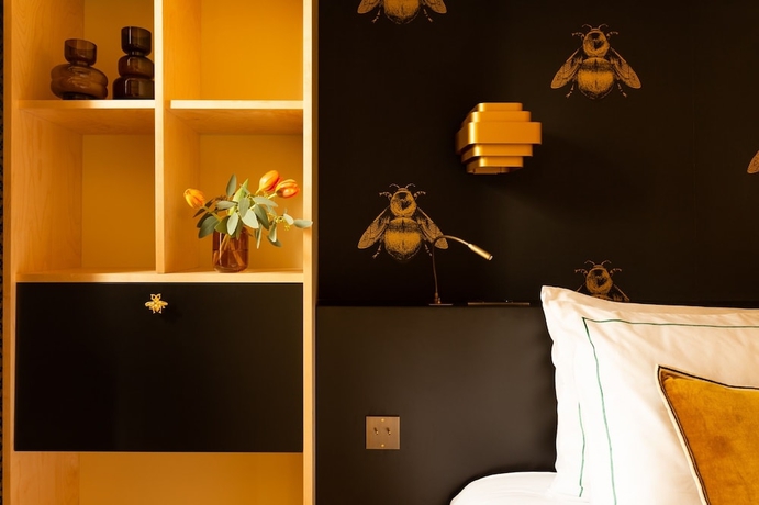 Imagen de la habitación del Hotel Bonsoir Madame. Foto 15