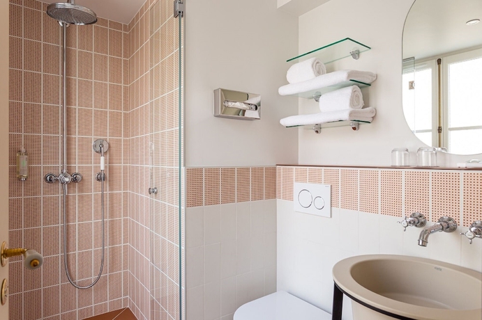 Imagen de la habitación del Hotel Bonsoir Madame. Foto 16