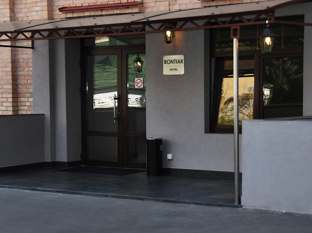 Imagen de los exteriores del Hotel Bontiak. Foto 9