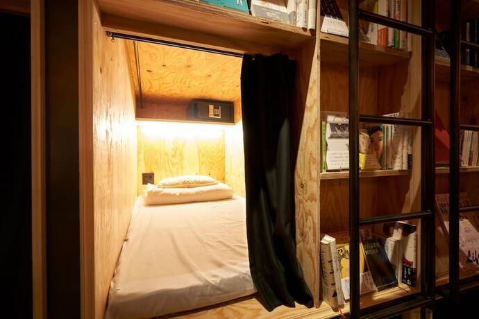 Imagen de la habitación del Hotel Book And Bed Tokyo Shinjuku. Foto 7