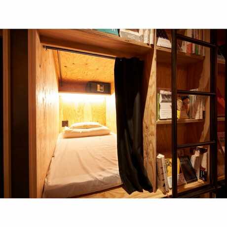 Imagen de la habitación del Hotel Book And Bed Tokyo Shinjuku. Foto 13
