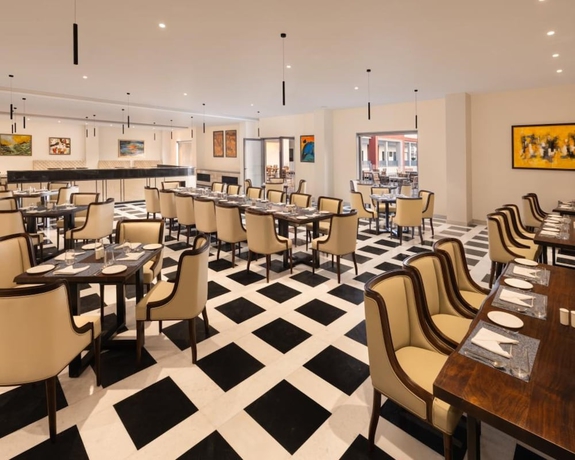 Imagen del bar/restaurante del Hotel Bookmark Resort Jogi Mahal Ranthambore. Foto 3
