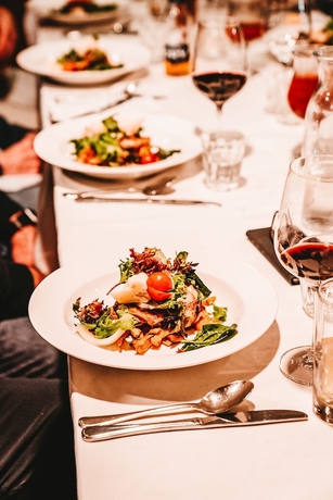 Imagen del bar/restaurante del Hotel Boonoona Ski Lodge. Foto 7