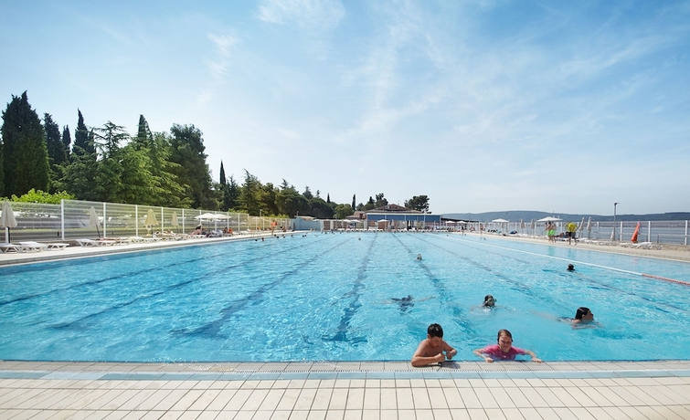 Imagen de la piscina del Hotel Bor Annex. Foto 15
