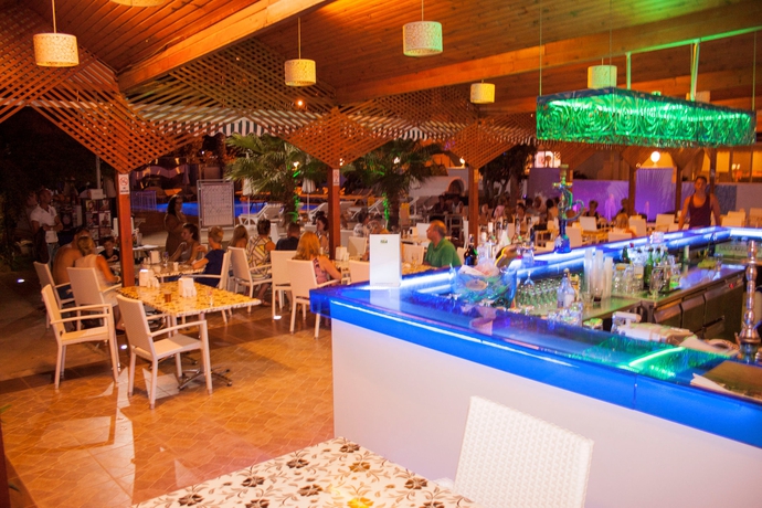 Imagen del bar/restaurante del Hotel Bora Bora Butik. Foto 9