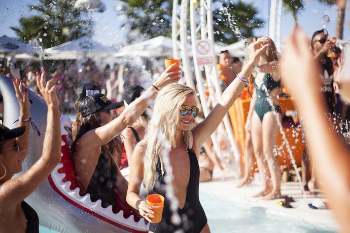 Imagen de la piscina del Hotel Bora Bora Ibiza Malta - Adults Only. Foto 15