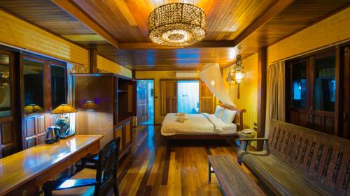 Imagen de la habitación del Hotel Bora Bora Villa Phuket. Foto 8