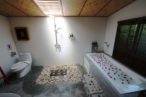 Imagen de la habitación del Hotel Bora Bora Villa Phuket. Foto 16
