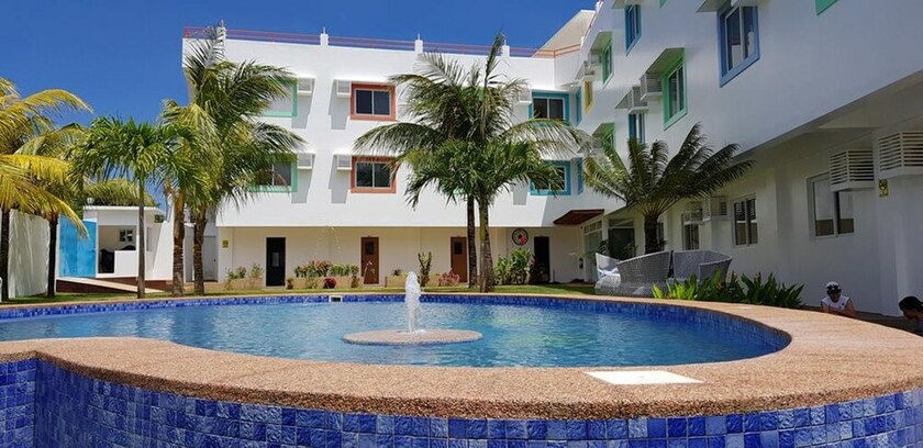 Imagen de la piscina del Hotel Boracay Coco English Resort. Foto 31