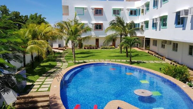 Imagen de la piscina del Hotel Boracay Coco English Resort. Foto 32