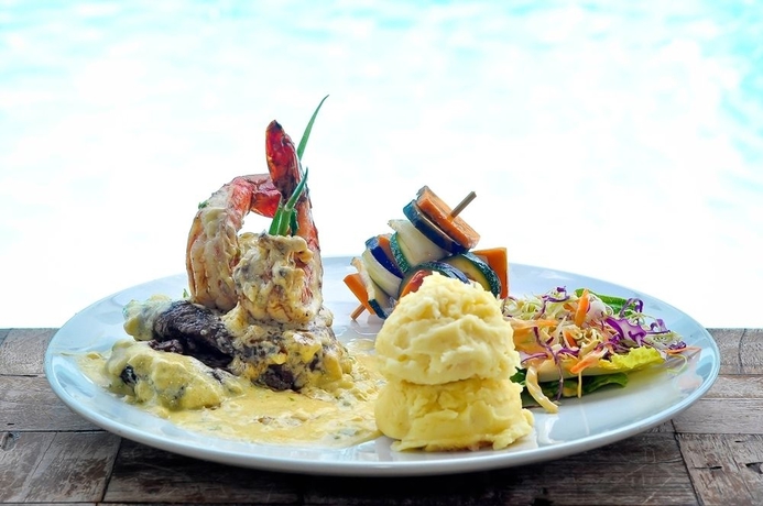 Imagen del bar/restaurante del Hotel Boracay Ocean Club. Foto 3