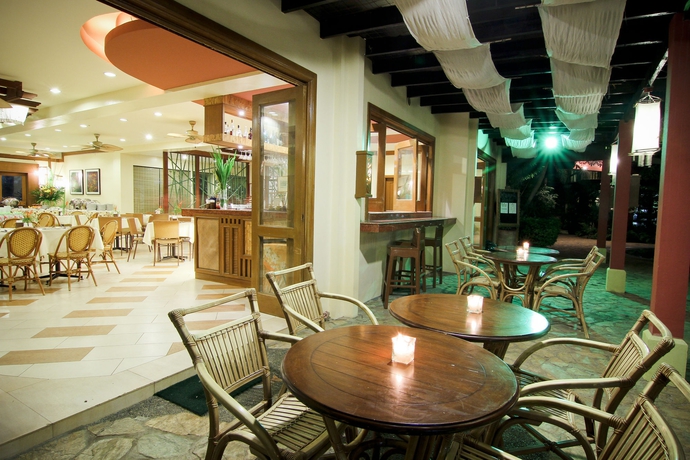Imagen del bar/restaurante del Hotel Boracay Tropics Resort. Foto 6