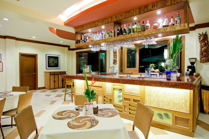 Imagen del bar/restaurante del Hotel Boracay Tropics Resort. Foto 7