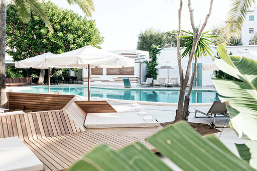 Imagen de la piscina del Hotel Bordoy Alcudia Port Suites. Foto 15