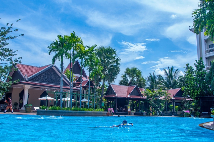 Imagen de la piscina del Hotel Borei Angkor Resort and Spa. Foto 16