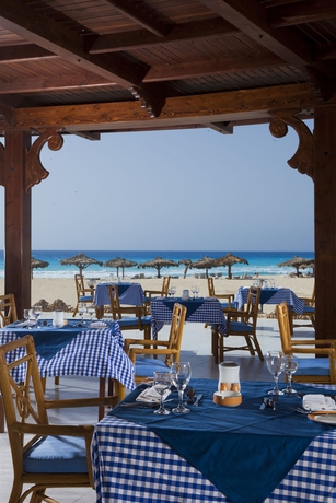Imagen del bar/restaurante del Hotel Borg El Arab Beach. Foto 5