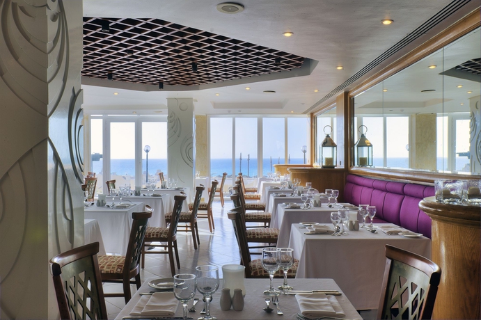 Imagen del bar/restaurante del Hotel Borg El Arab Beach. Foto 6