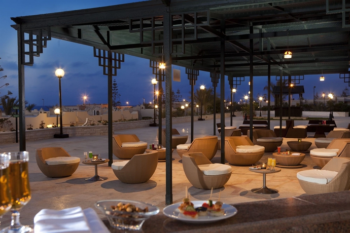 Imagen del bar/restaurante del Hotel Borg El Arab Beach. Foto 7