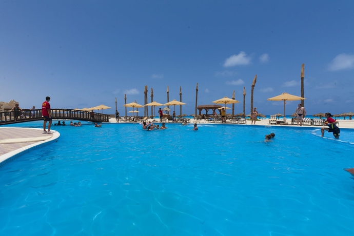 Imagen de la piscina del Hotel Borg El Arab Beach. Foto 14