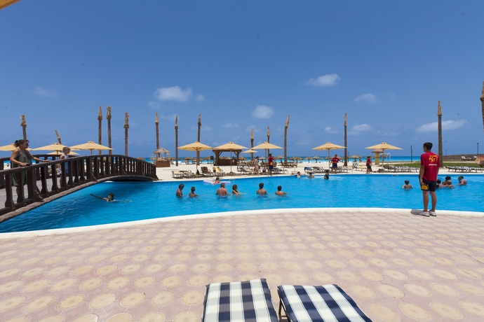 Imagen de la piscina del Hotel Borg El Arab Beach. Foto 16