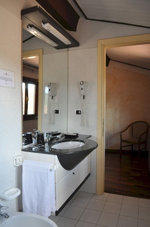 Imagen de la habitación del Hotel Borgo Antico Bibbiena. Foto 4