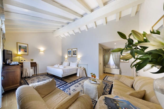 Imagen de la habitación del Hotel Borgo Ca' Dei Sospiri. Foto 8