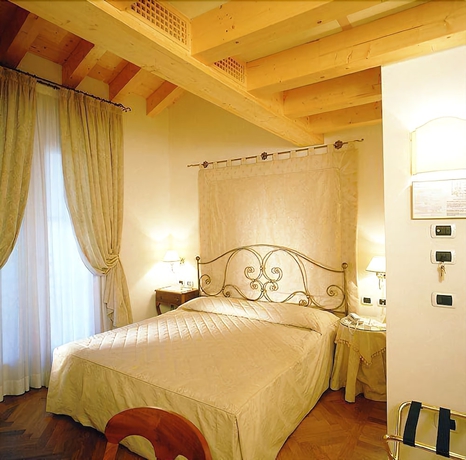 Imagen de la habitación del Hotel Borgo Ca' Dei Sospiri. Foto 12