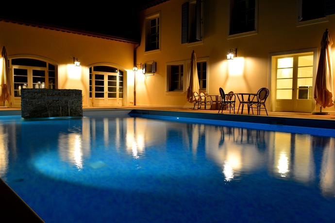 Imagen de la piscina del Hotel Borgo Condé Wine Resort. Foto 13